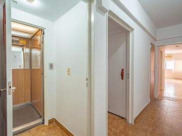 COCHERA CUBIERTA LUMINOSO COMEDOR DIARIO LAVADERO TOILETTE APTO CRÉDITO, DEPARTAMENTO ALMAGRO VENTA