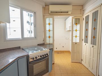 COCHERA CUBIERTA LUMINOSO COMEDOR DIARIO LAVADERO TOILETTE APTO CRÉDITO, DEPARTAMENTO ALMAGRO VENTA
