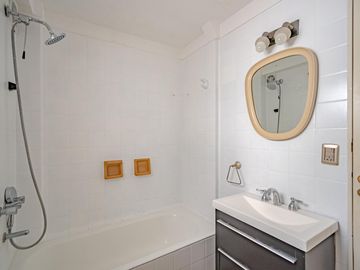 COCHERA CUBIERTA LUMINOSO COMEDOR DIARIO LAVADERO TOILETTE APTO CRÉDITO, DEPARTAMENTO ALMAGRO VENTA