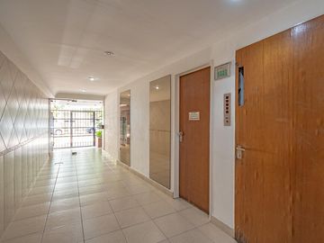 COCHERA CUBIERTA LUMINOSO COMEDOR DIARIO LAVADERO TOILETTE APTO CRÉDITO, DEPARTAMENTO ALMAGRO VENTA