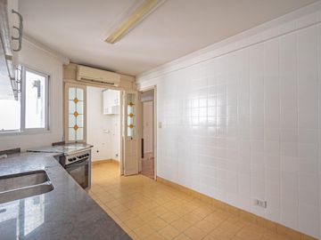COCHERA CUBIERTA LUMINOSO COMEDOR DIARIO LAVADERO TOILETTE APTO CRÉDITO, DEPARTAMENTO ALMAGRO VENTA
