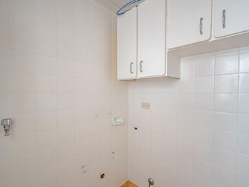 COCHERA CUBIERTA LUMINOSO COMEDOR DIARIO LAVADERO TOILETTE APTO CRÉDITO, DEPARTAMENTO ALMAGRO VENTA