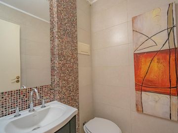 COCHERA CUBIERTA LUMINOSO COMEDOR DIARIO LAVADERO TOILETTE APTO CRÉDITO, DEPARTAMENTO ALMAGRO VENTA