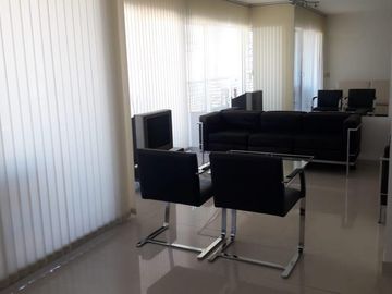 Muy lindo Departamento en venta con cochera en Olivos .- Vías / Maipú
