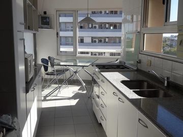 Muy lindo Departamento en venta con cochera en Olivos .- Vías / Maipú