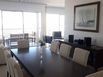Muy lindo Departamento en venta con cochera en Olivos .- Vías / Maipú