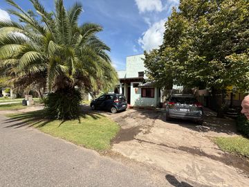 Casa en  venta para reciclar en barrio privado La Barra Village, excelente acceso desde panamericana