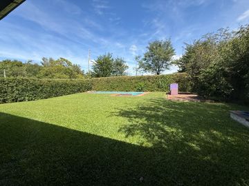 Casa en  venta para reciclar en barrio privado La Barra Village, excelente acceso desde panamericana
