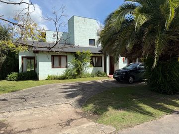 Casa en  venta para reciclar en barrio privado La Barra Village, excelente acceso desde panamericana