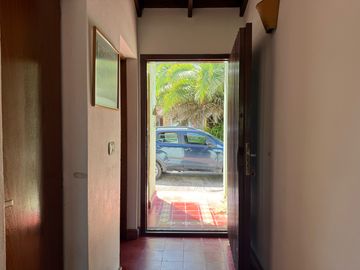 Casa en  venta para reciclar en barrio privado La Barra Village, excelente acceso desde panamericana