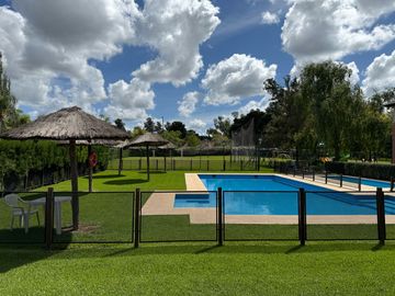 Casa en  venta para reciclar en barrio privado La Barra Village, excelente acceso desde panamericana