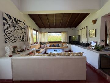 Casa en  venta para reciclar en barrio privado La Barra Village, excelente acceso desde panamericana