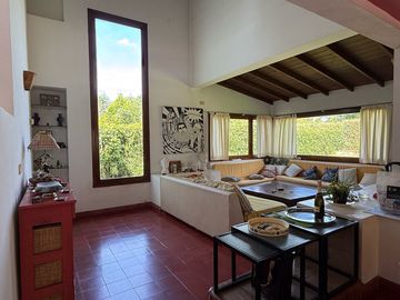Casa en  venta para reciclar en barrio privado La Barra Village, excelente acceso desde panamericana