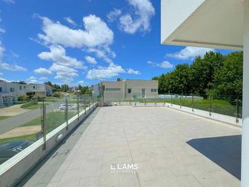 En Venta - Casa 5 ambientes con quincho - Barrio Privado Rumencó - Apto credito