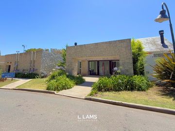En Venta - Casa 5 ambientes con quincho - Barrio Privado Rumencó - Apto credito