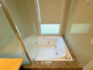 En Venta - Casa 5 ambientes con quincho - Barrio Privado Rumencó - Apto credito