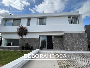 Casa al Agua en Alquiler - 6 amb con Pileta Barrio El Cantón Zona Norte Escobar