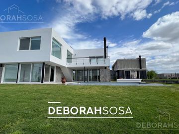 Casa al Agua en Alquiler - 6 amb con Pileta Barrio El Cantón Zona Norte Escobar