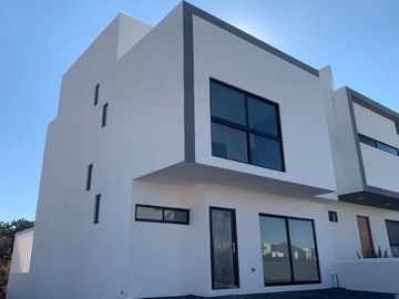 Casa en Venta en Gran Reserva Juriquilla con hermosa vista al lago, Roof Garden