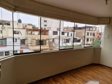 Iluminado Departamento en Venta en la mejor zona de Surquillo