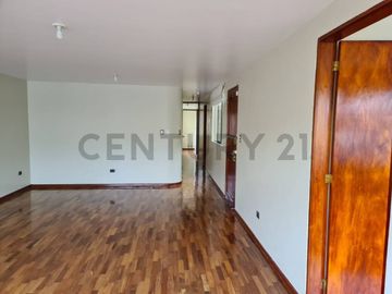 Iluminado Departamento en Venta en la mejor zona de Surquillo