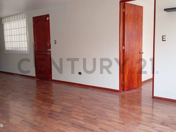 Iluminado Departamento en Venta en la mejor zona de Surquillo