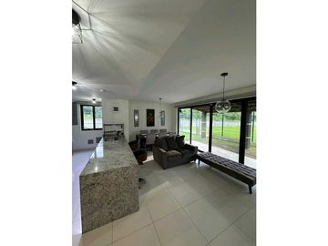 VENDO ESPECTACULAR CASA PH RIVERVIEW