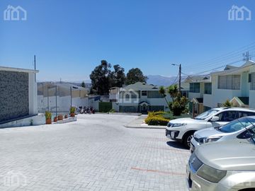 VENTA CASA SECTOR  EL PORTAL NORTE DE QUITO