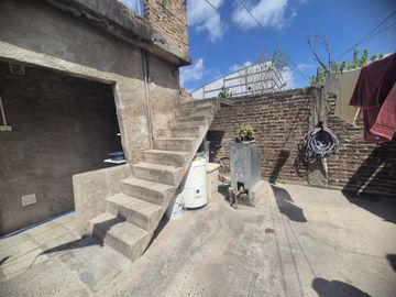VENTA CASA 4 AMBIENTES HURLINGHAM PATIO