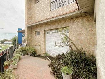 VENTA PROPIEDAD EN BLOCK 2 PH MAS LOCALES EN PB