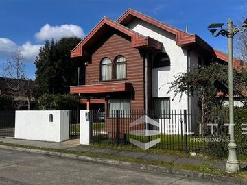 Casa en Venta en (KRM13513) Casa de 2 niveles, Zona Urbana a 5 minutos del Centro