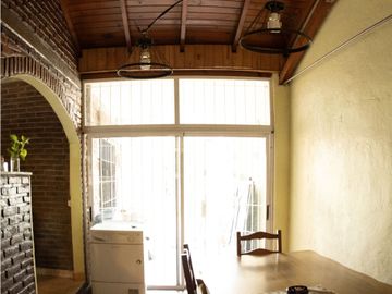 CASA EN VENTA  5 AMB- APTA CREDITO