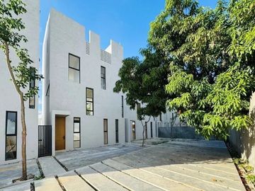EN VENTA CASA TIPO TOWNHOUSE EN ZONA NORTE MÉRIDA I PRIVADA CELESTA CHOLUL