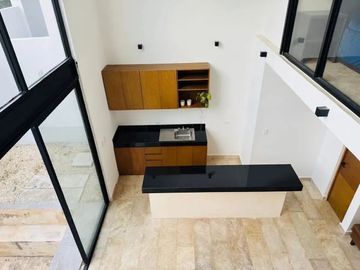 EN VENTA CASA TIPO TOWNHOUSE EN ZONA NORTE MÉRIDA I PRIVADA CELESTA CHOLUL