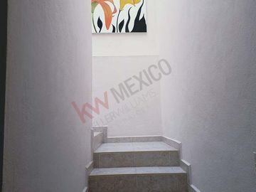 Casa Junto al Colegio Wexford, Corregidora. A 1 minuto de Paseo Constituyentes.