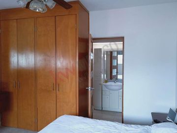 Casa Junto al Colegio Wexford, Corregidora. A 1 minuto de Paseo Constituyentes.