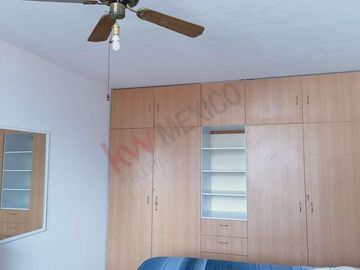 Casa Junto al Colegio Wexford, Corregidora. A 1 minuto de Paseo Constituyentes.