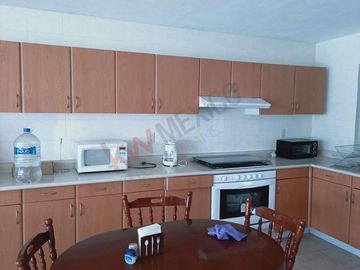 Casa Junto al Colegio Wexford, Corregidora. A 1 minuto de Paseo Constituyentes.