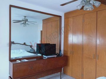 Casa Junto al Colegio Wexford, Corregidora. A 1 minuto de Paseo Constituyentes.