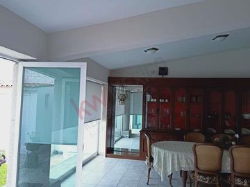 Casa Junto al Colegio Wexford, Corregidora. A 1 minuto de Paseo Constituyentes.