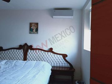 Casa Junto al Colegio Wexford, Corregidora. A 1 minuto de Paseo Constituyentes.