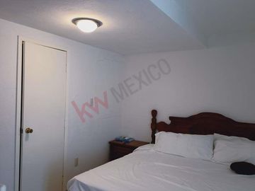 Casa Junto al Colegio Wexford, Corregidora. A 1 minuto de Paseo Constituyentes.