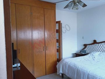 Casa Junto al Colegio Wexford, Corregidora. A 1 minuto de Paseo Constituyentes.