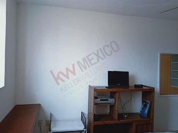 Casa Junto al Colegio Wexford, Corregidora. A 1 minuto de Paseo Constituyentes.
