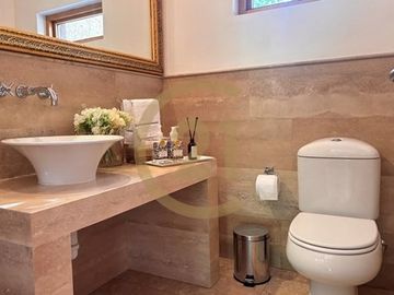 CASA EN VENTA LOS TRAPENSES 6 DORMITORIOS