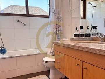CASA EN VENTA LOS TRAPENSES 6 DORMITORIOS
