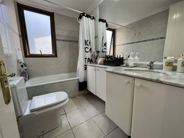 Departamento En Venta De 4 Dorm. En Lo Barnechea