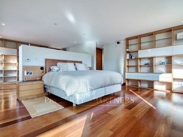 Casa estilo Mediterráneo en Los Nogales, cercana a colegios y comercio.