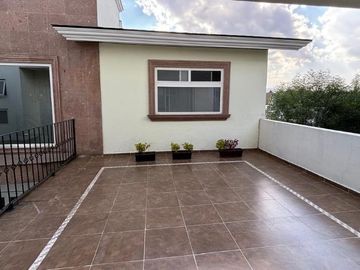 2 Casas en Condominio Horizontal y terreno anexo