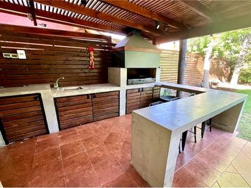 Casa en condominio, 4D y 3B + servicios